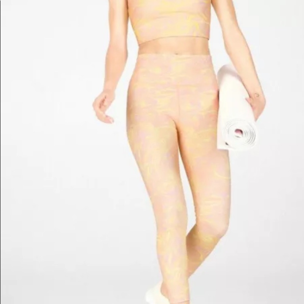 Fabletics Powerhold Leggings & Reversible Sports Bra Marble/Lemon Crème Size: 1X